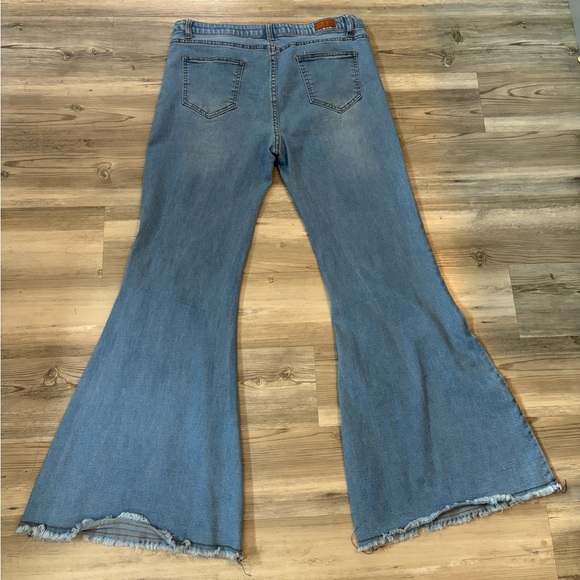 Umgee Denim Size 2X Stretch Flare Jean with raw hem - Picture 2 of 5